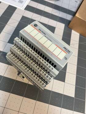 1794-0ab Allen Bradley #1794-0ab 120vac Output Module