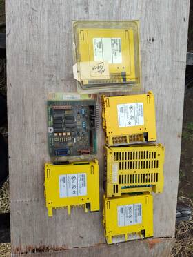 A03b-0807-c104 Fanuc A16b-1600-0160 Lot Output Control Modules A03b-0807-c158