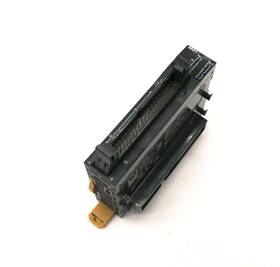 Cj2m-md211 Omron 53633u Input / Output Unit