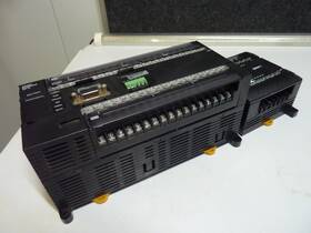 Cp1l-m600dt1-d Omron Sysmac Controller W / Cp1w-20edt1 I/o Module 31881