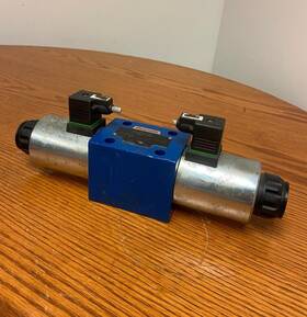 R900592655 Rexroth Directional Valve 4we10u33/cg24n9k4