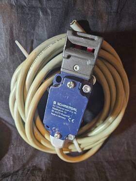 Az335-12zrk-2737 Schmersal Safety Switch - 17139