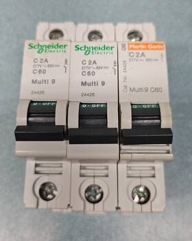 24426 Schneider Electric Electric/merlin Gerin C2a / C60 Multi 9 Circuit Breaker Qty 3