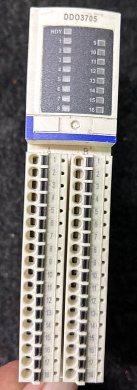 Stbddo3705 Schneider Electric Plc Output Out 16 Pt 24 V Read