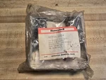 Honeywell Q270A 1024 Universal Fsg Mtg Base For RA890, R485-R4795 & R7023 (nos). Fixed Price $128.00.