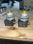 (1) Allen Bradley 9001-KM Light Module Series F Yellow. Fixed Price $24.99.