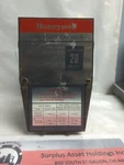 HONEYWELL,V4055 1064 2,FLUID Gas Valve 120V 60HZ Pre-owned. Fixed Price $179.00.
